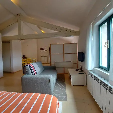 Apartmaji Hedera Apartamento Komen