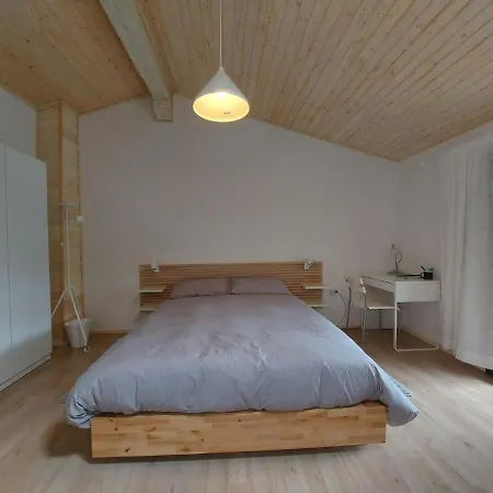 Apartmaji Hedera Apartment Komen